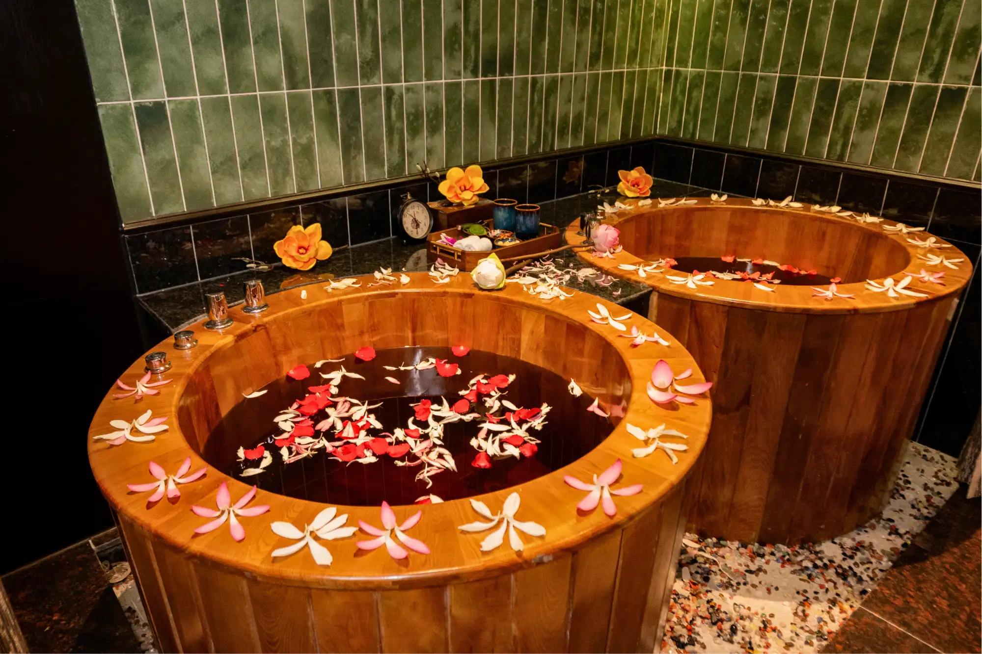 Enjoy a peaceful bathing experience inspired by natural herbal aromas