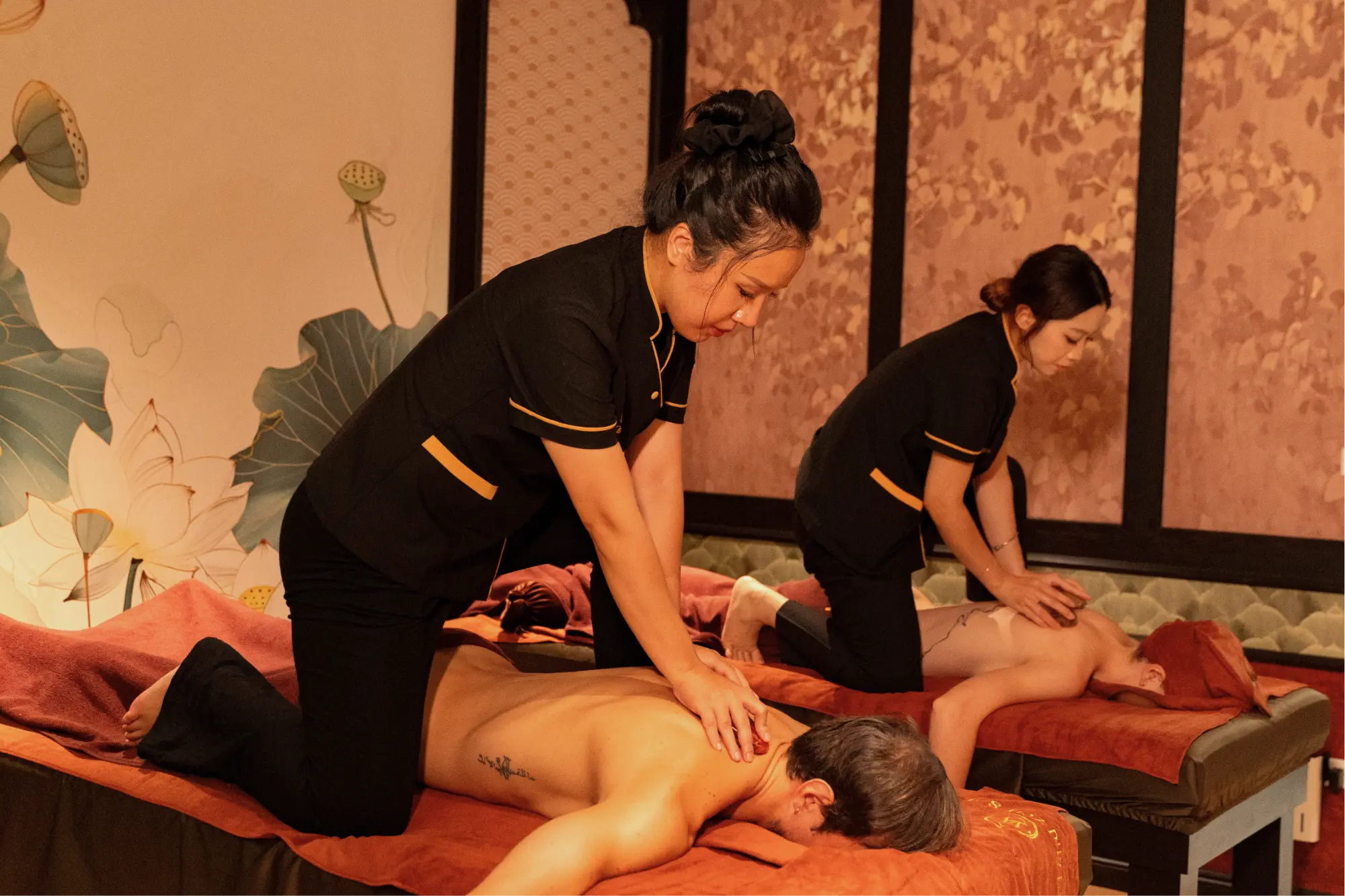 Discover how exfoliation and massage work together in a body care experience